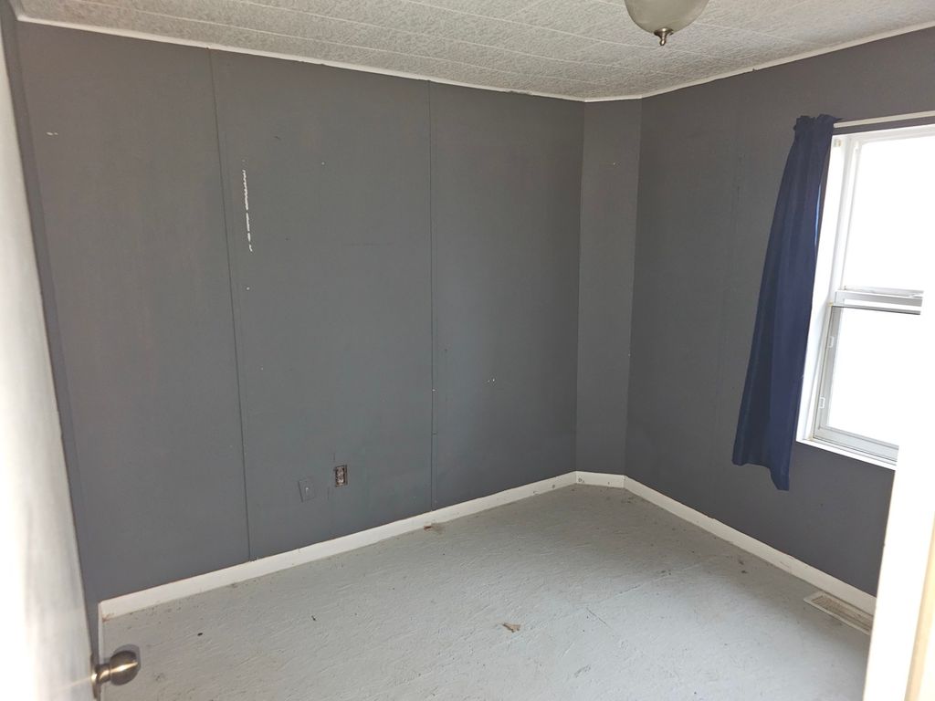 Image 8 of property listing at 724 Park Avenue, Mt Vernon, IL 62864