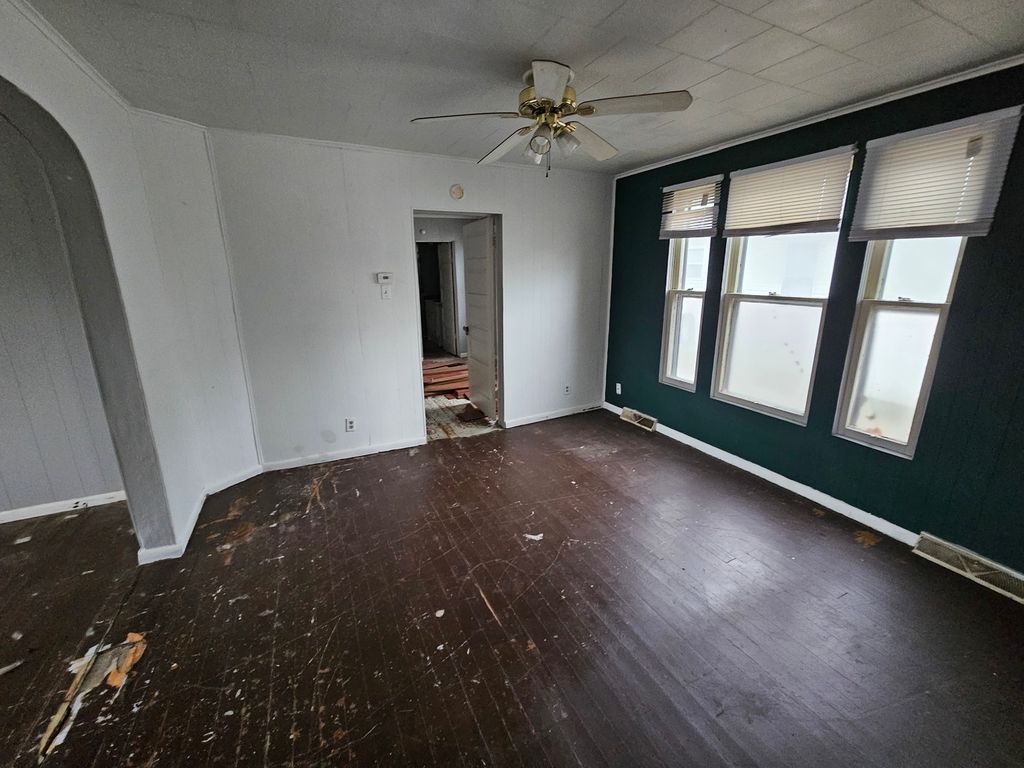 Image 10 of property listing at 724 Park Avenue, Mt Vernon, IL 62864