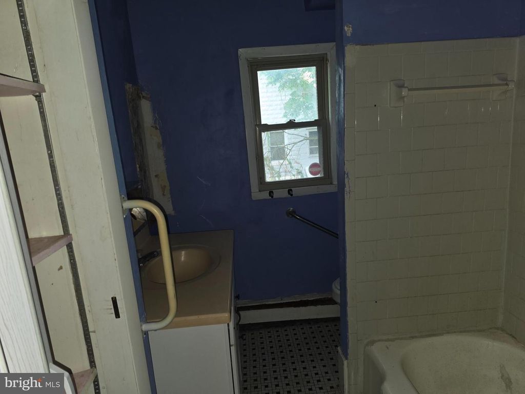 Image 12 of property listing at 4405 RASPE AVE, Baltimore, MD 21206