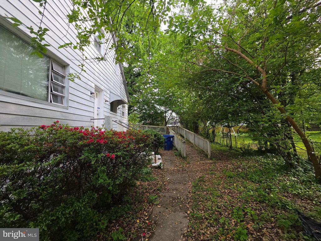 Image 2 of property listing at 4405 RASPE AVE, Baltimore, MD 21206