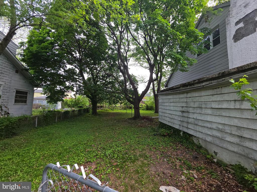 Image 3 of property listing at 4405 RASPE AVE, Baltimore, MD 21206