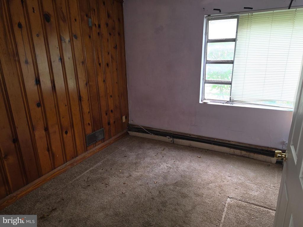 Image 6 of property listing at 4405 RASPE AVE, Baltimore, MD 21206
