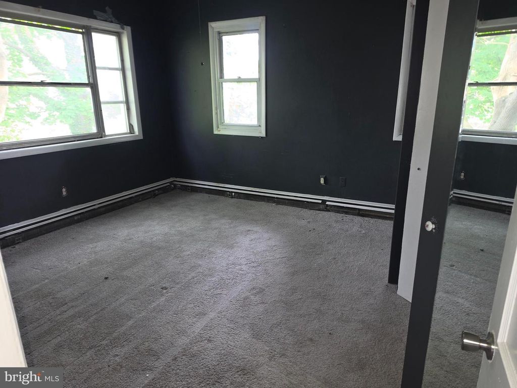 Image 8 of property listing at 4405 RASPE AVE, Baltimore, MD 21206