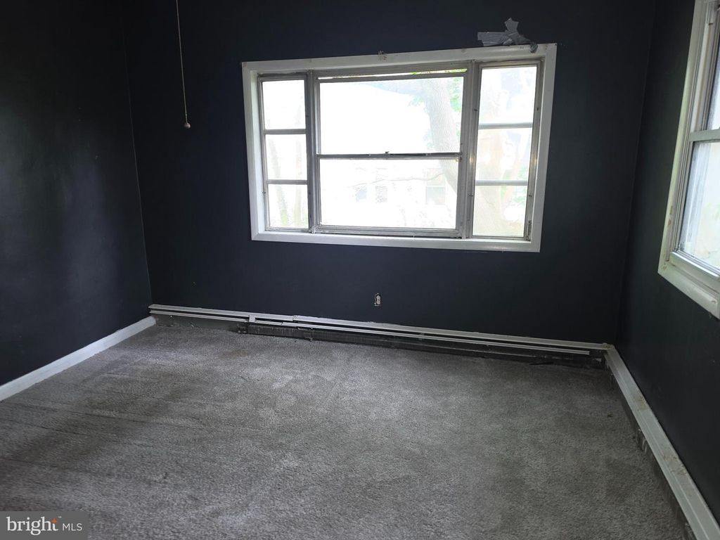 Image 9 of property listing at 4405 RASPE AVE, Baltimore, MD 21206