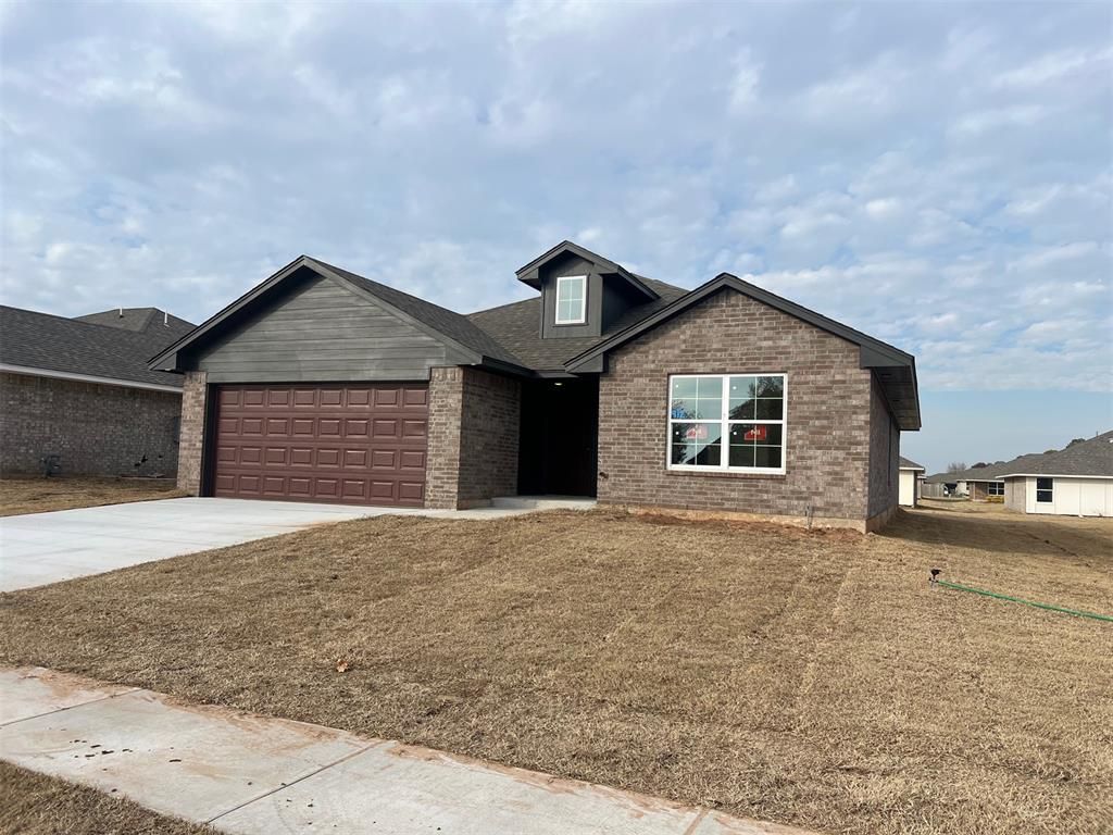 912 Shady Meadow Way, Chickasha, OK 73018