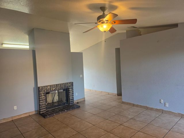 2049 Rock Pine Ct, Modesto, CA 95351