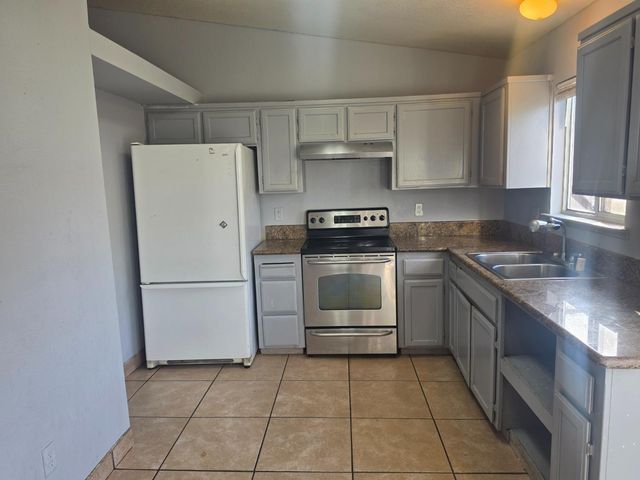 2049 Rock Pine Ct, Modesto, CA 95351
