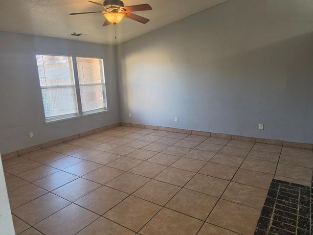 2049 Rock Pine Ct, Modesto, CA 95351