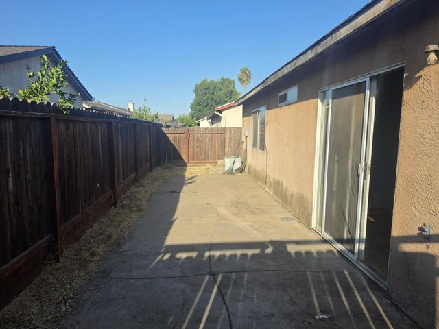 2049 Rock Pine Ct, Modesto, CA 95351