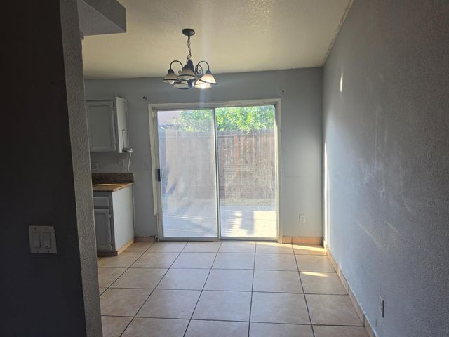 2049 Rock Pine Ct, Modesto, CA 95351