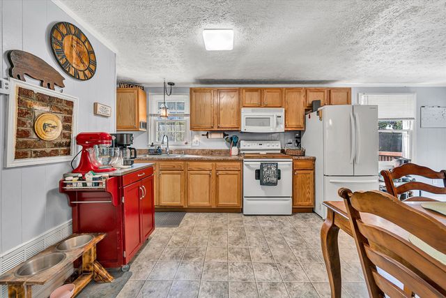 1520 Little Catawba Creek RD, Troutville, VA 24175