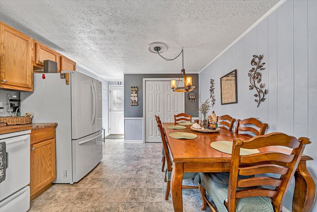 1520 Little Catawba Creek RD, Troutville, VA 24175
