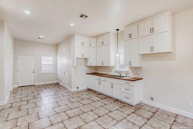 1114 W Myrtle, San Antonio, TX 78201