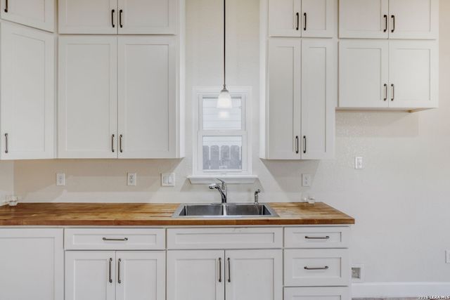 1114 W Myrtle, San Antonio, TX 78201