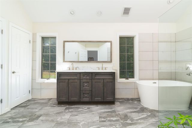 27 Valenza Lane, Blauvelt, NY 10913