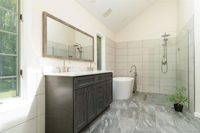 27 Valenza Lane, Blauvelt, NY 10913