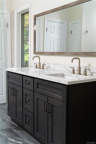 27 Valenza Lane, Blauvelt, NY 10913