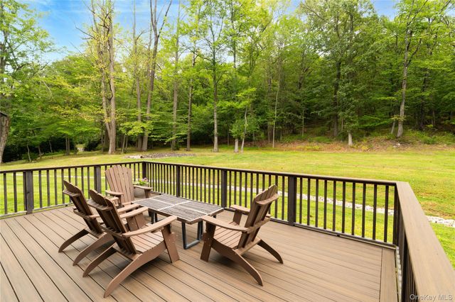 27 Valenza Lane, Blauvelt, NY 10913