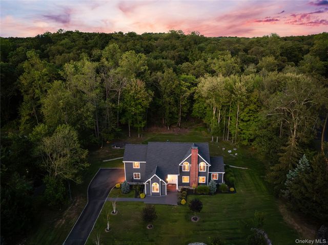 27 Valenza Lane, Blauvelt, NY 10913