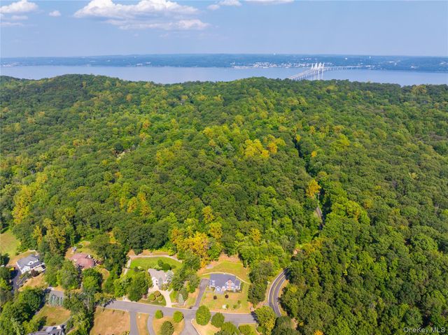 27 Valenza Lane, Blauvelt, NY 10913