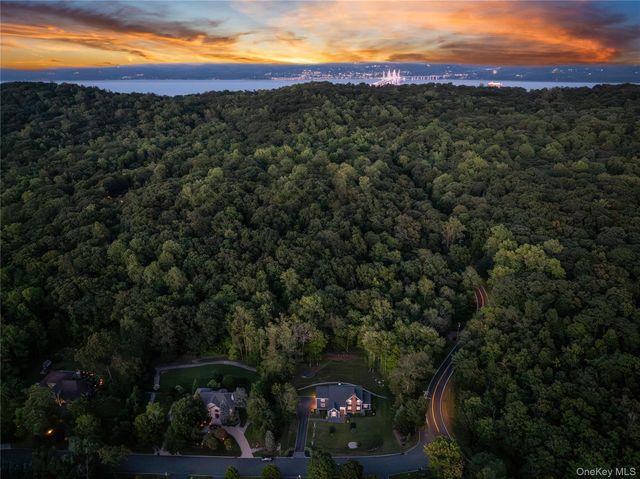 27 Valenza Lane, Blauvelt, NY 10913