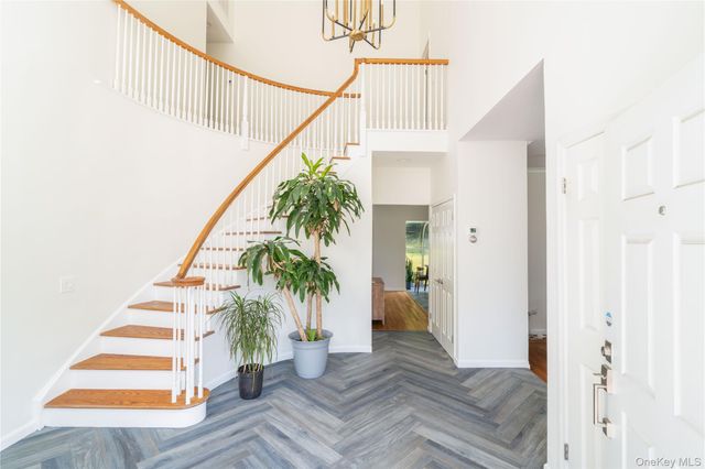 27 Valenza Lane, Blauvelt, NY 10913