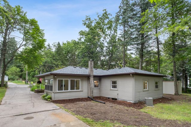1030 Harding Street NW, Grand Rapids, MI 49544