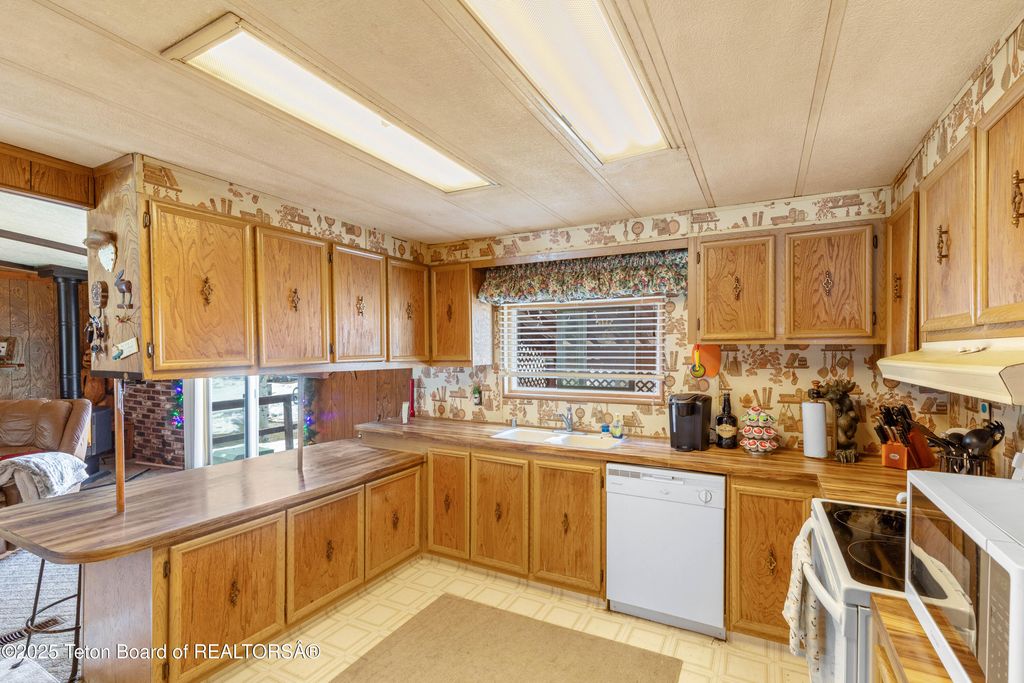 1685 US HIGHWAY 89, Alpine, WY 83128 photo 28