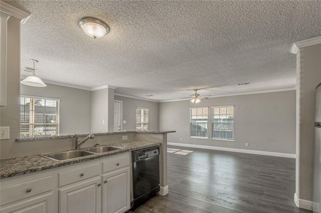 164 Varsity Drive, Huntsville, TX 77340