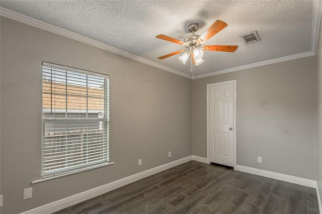 164 Varsity Drive, Huntsville, TX 77340