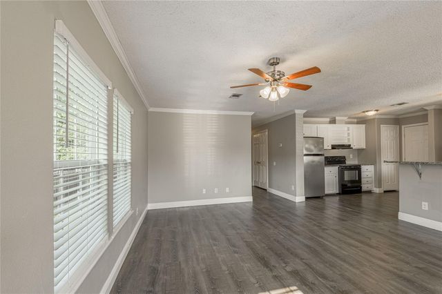 164 Varsity Drive, Huntsville, TX 77340