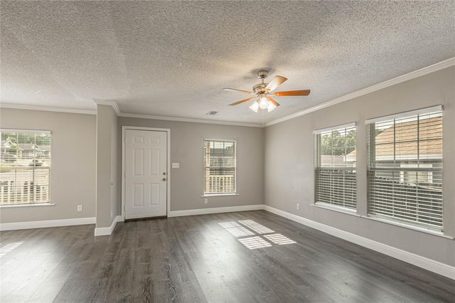 164 Varsity Drive, Huntsville, TX 77340