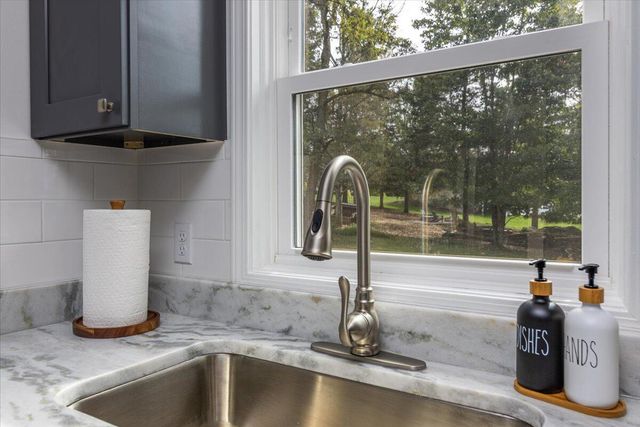 1100 Merriman Way RD, Moneta, VA 24121