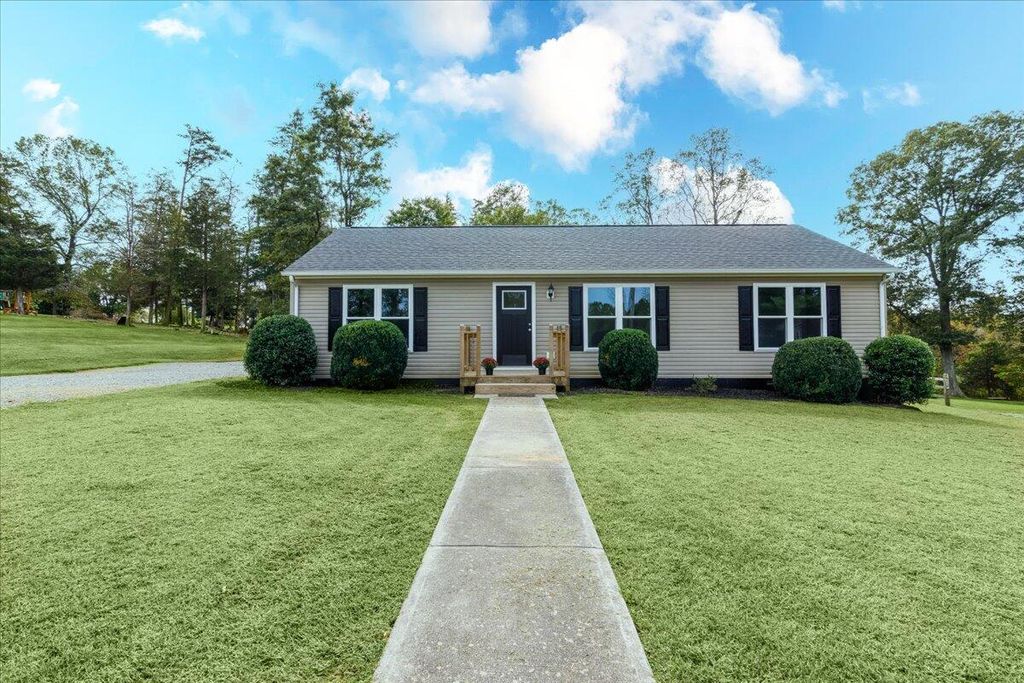 1100 Merriman Way RD, Moneta, VA 24121