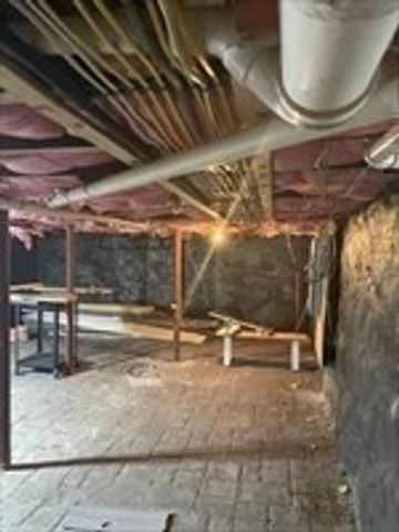 54 Pleasant St, Lowell, MA 01852