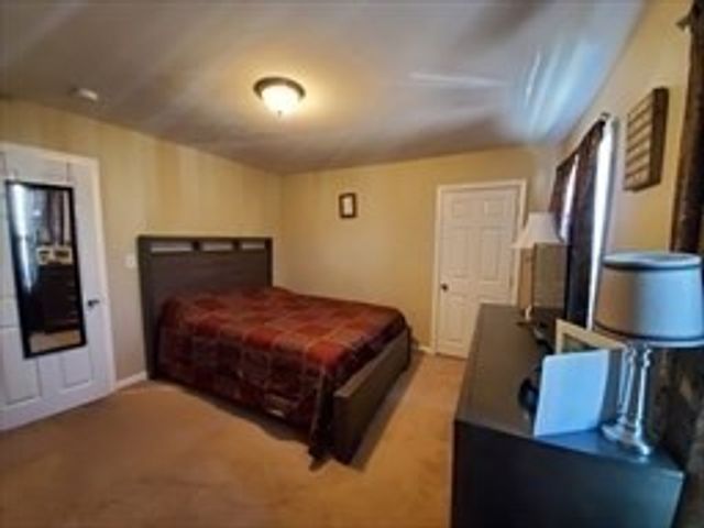 54 Pleasant St, Lowell, MA 01852