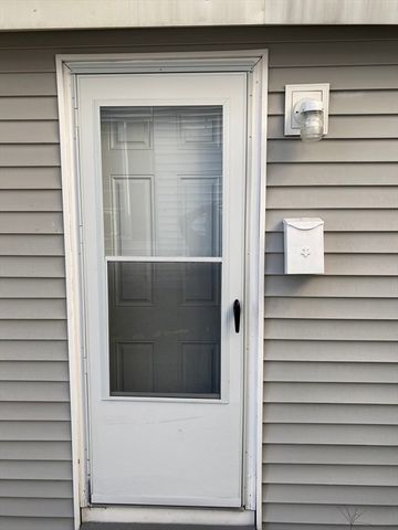 54 Pleasant St, Lowell, MA 01852