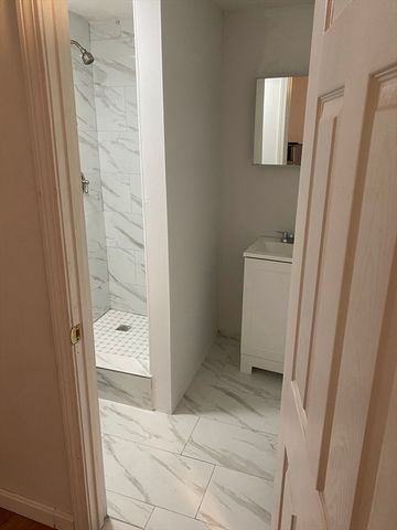 54 Pleasant St, Lowell, MA 01852
