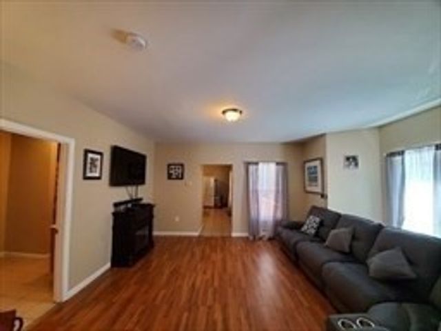 54 Pleasant St, Lowell, MA 01852
