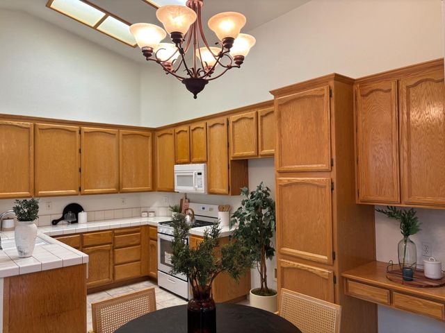 9264 Lucchesi Dr, Sacramento, CA 95829