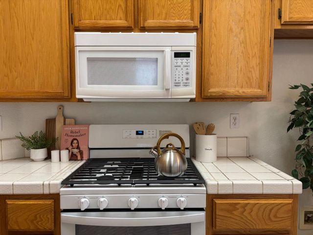 9264 Lucchesi Dr, Sacramento, CA 95829