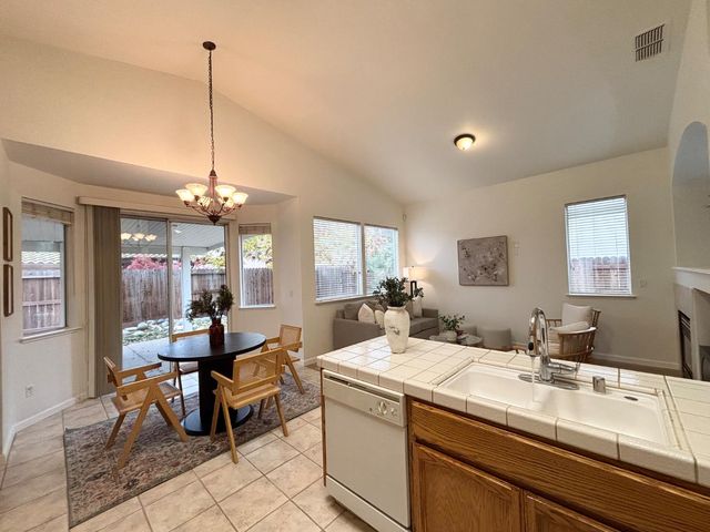 9264 Lucchesi Dr, Sacramento, CA 95829