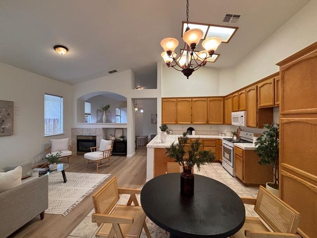 9264 Lucchesi Dr, Sacramento, CA 95829