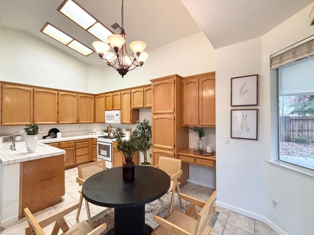 9264 Lucchesi Dr, Sacramento, CA 95829