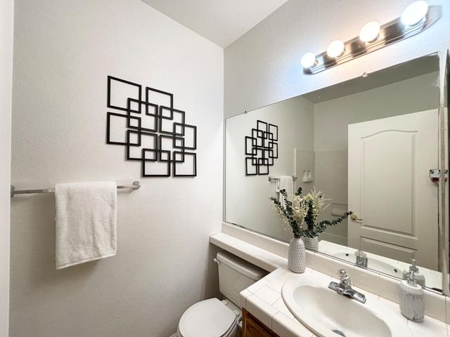 9264 Lucchesi Dr, Sacramento, CA 95829