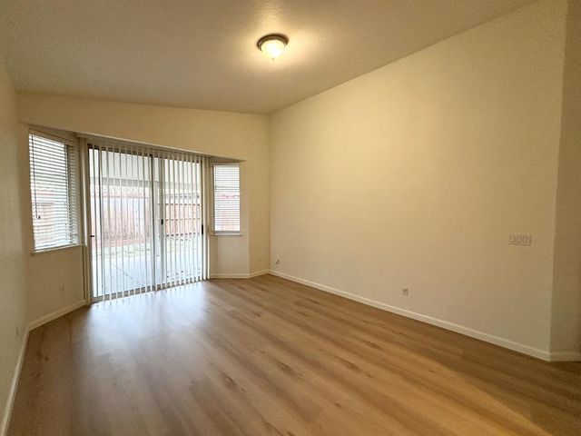 9264 Lucchesi Dr, Sacramento, CA 95829