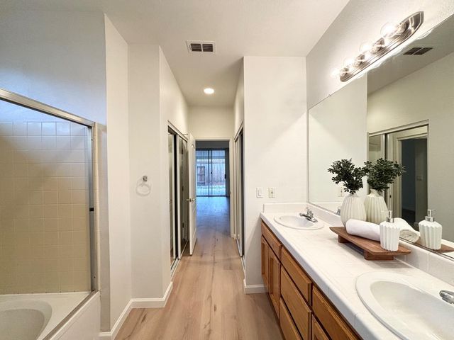 9264 Lucchesi Dr, Sacramento, CA 95829