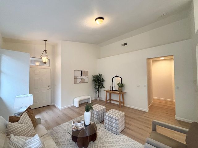 9264 Lucchesi Dr, Sacramento, CA 95829