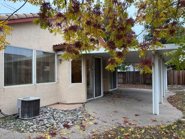9264 Lucchesi Dr, Sacramento, CA 95829
