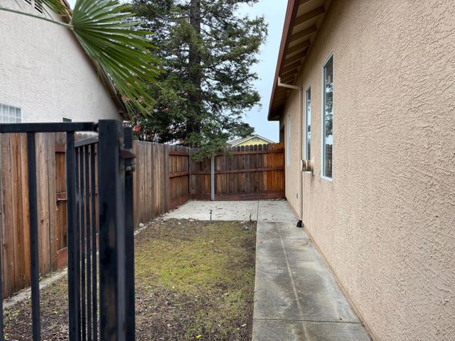 9264 Lucchesi Dr, Sacramento, CA 95829